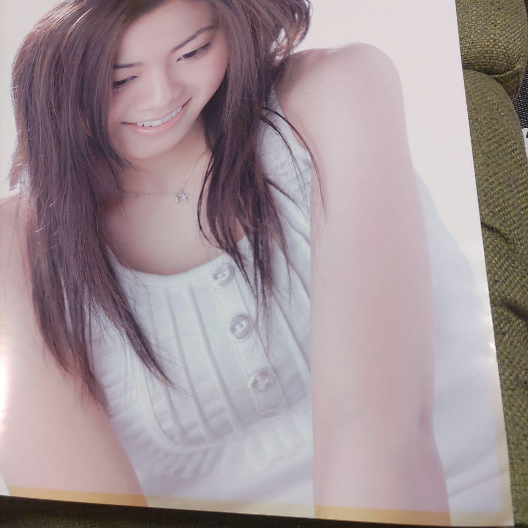 倉木麻衣サイン入り会場限定FC入会継続特典ポスター白ノースリーブ銀ネックレス笑顔