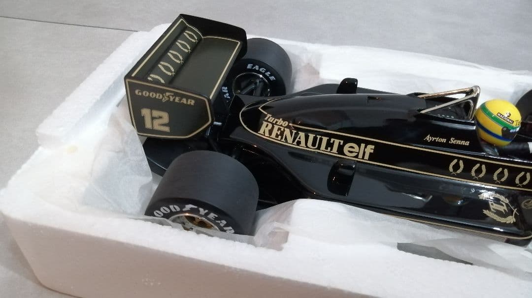 Lotus Renault 97T アイルトン・セナ 1/18 ミニチャンプス