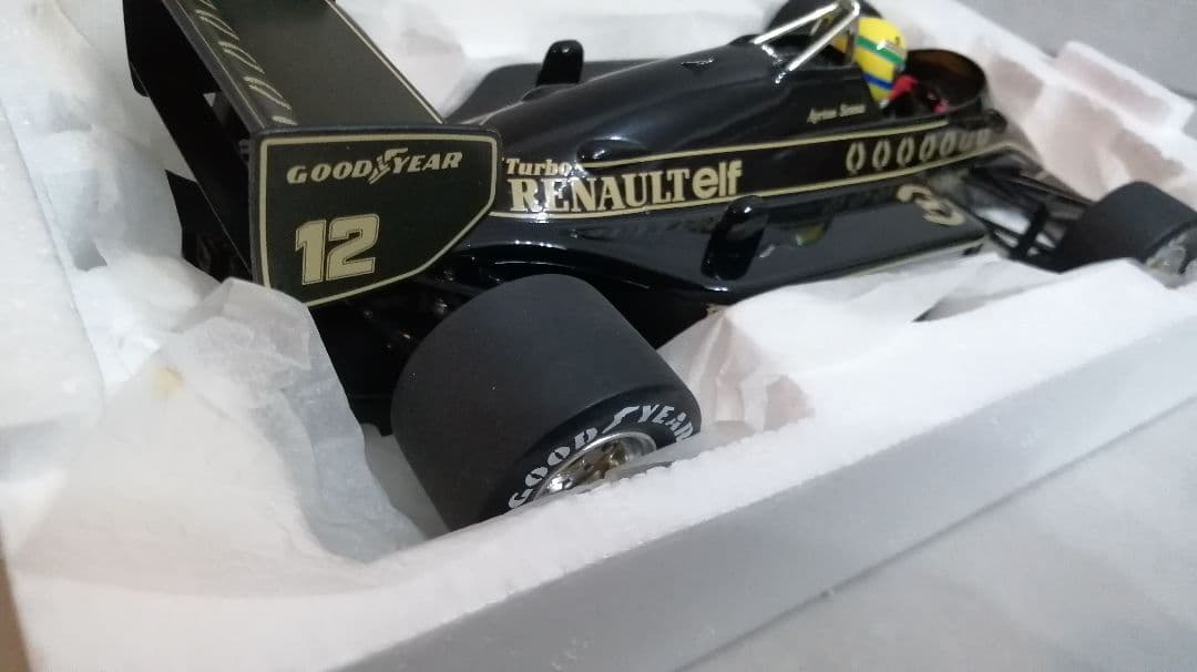 Lotus Renault 97T アイルトン・セナ 1/18 ミニチャンプス