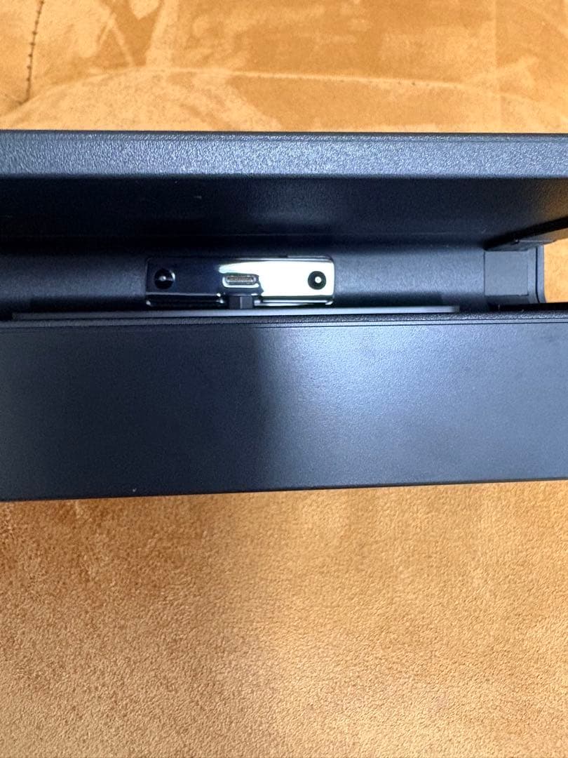 NINTENDO switch 本体一式・ジョイコン2個付属【極美品】