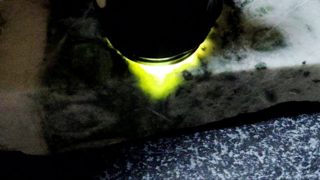 ★翡翠原石★稀少・下仁田翡翠【クリフプレート・化粧面磨き566ｇ】