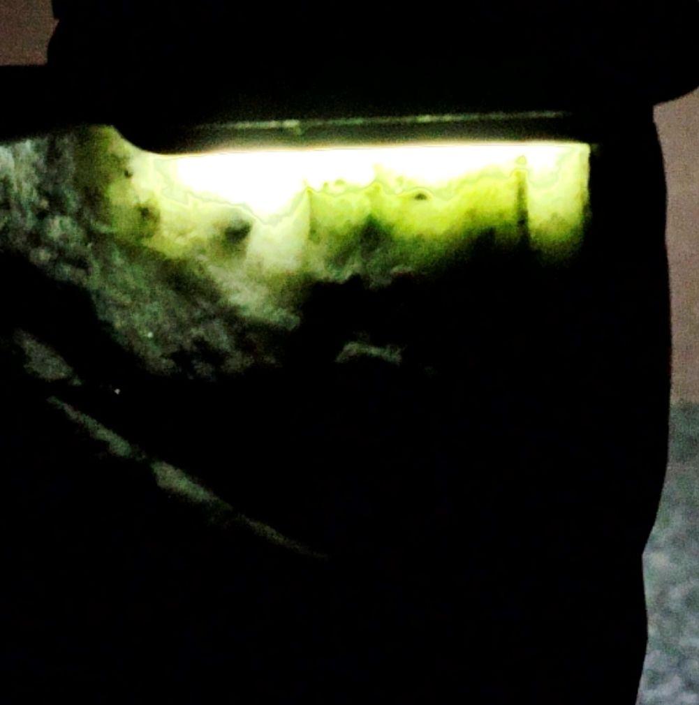 ★翡翠原石★稀少・下仁田翡翠【クリフプレート・化粧面磨き566ｇ】