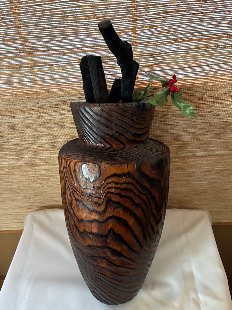 木製彫刻花瓶 ダークブラウン