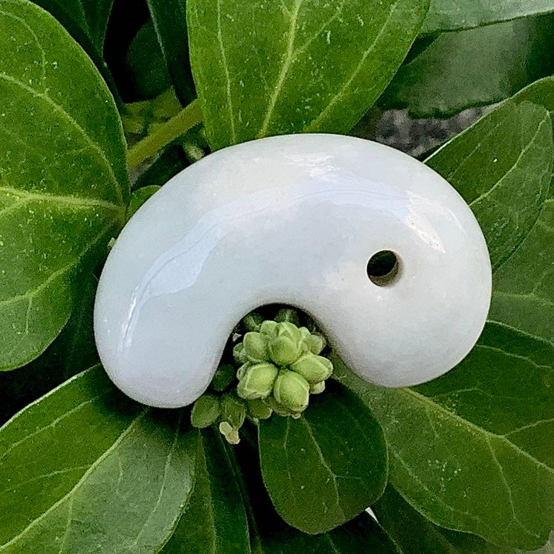 ✳天然石の妙味‼️ 本物の勾玉を卸しお値段で　糸魚川翡翠ジェダイト　鑑別書付‼️