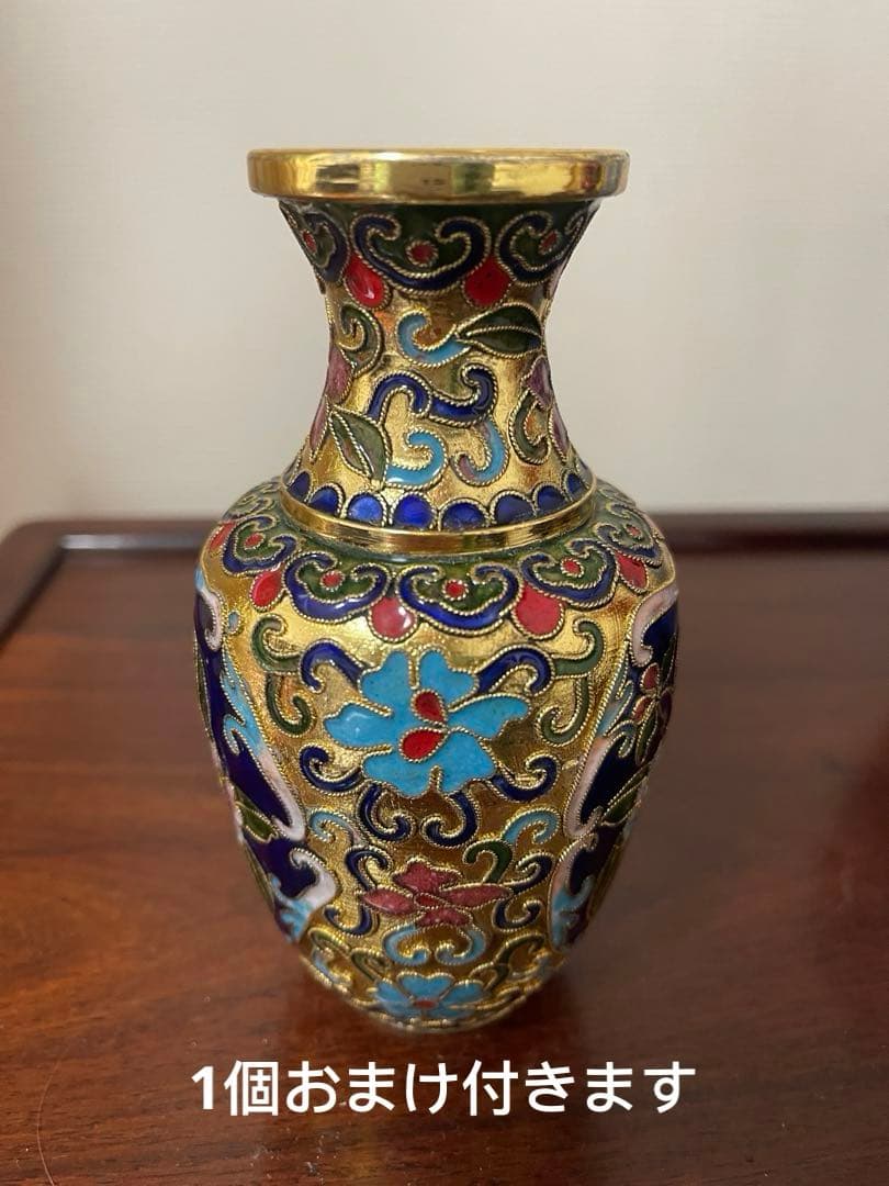 中国美術 梅蝶柄 七宝 花瓶 一对。七宝焼 壶1個台付き。一輪挿し一個おまけ付き