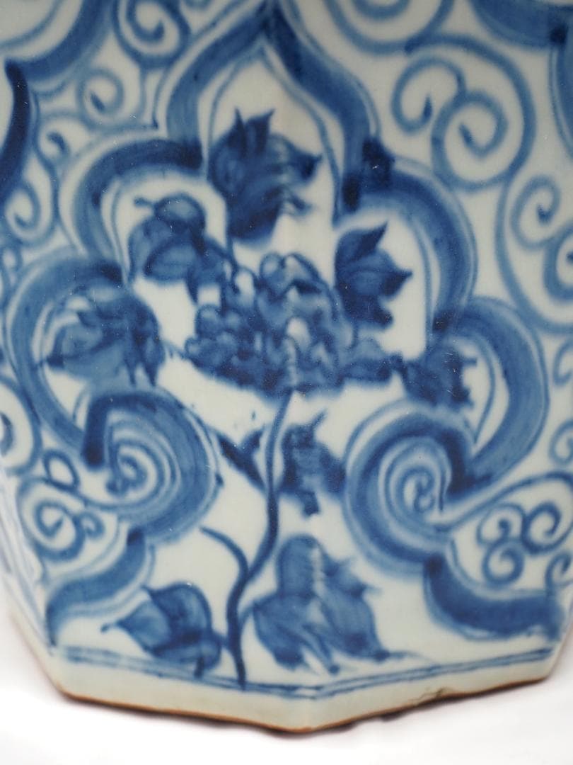 青花　染付　八角瓶　鳳凰　麒麟　葡萄　昆虫　花鳥風月　中国　中華　壺