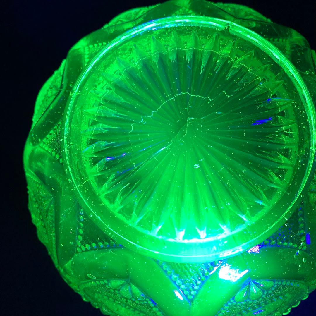 ウランガラス　鉢