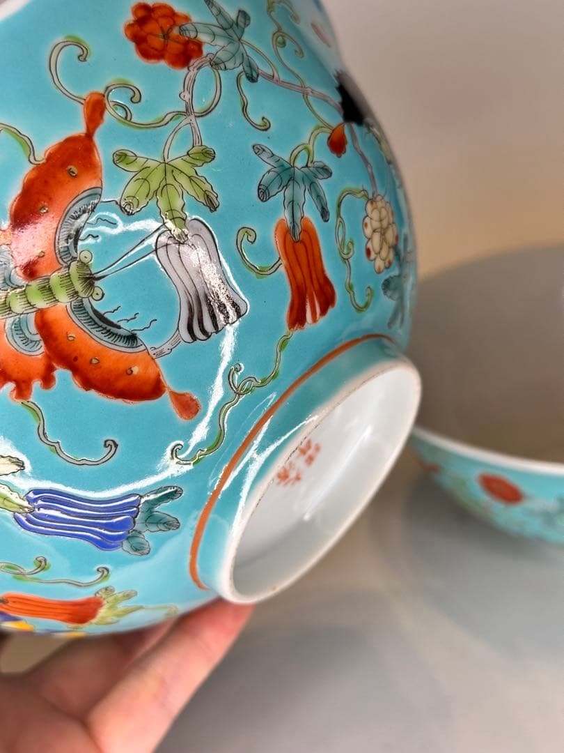 中国 清時代 大清光緒年製款 藍釉 蝶花文 彩絵 碗 一対