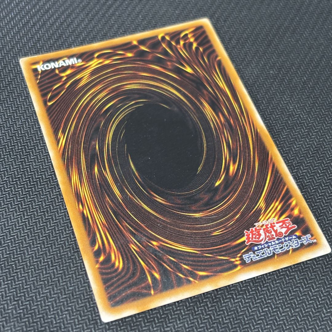 【準美品〜美品】遊戯王 ブラックマジシャン 旧レリーフ