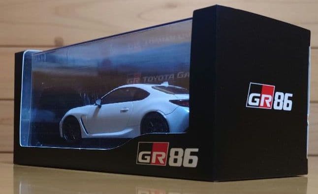 トヨタGR86 1/30カラーサンプル ミニカー　新品未使用品1つGRケース付