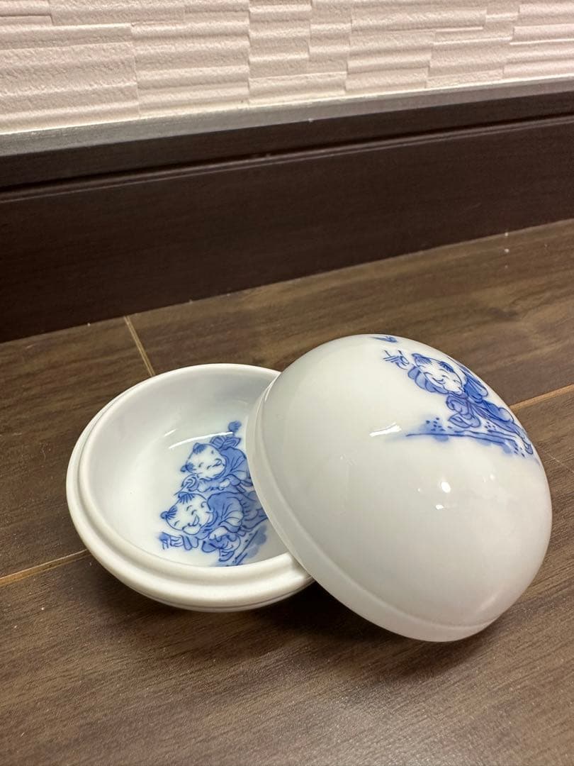 茶道用青い絵柄の陶器