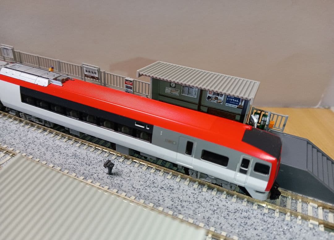 Nゲージ 対向式ホームセット（レール付き）ジオラマ ④