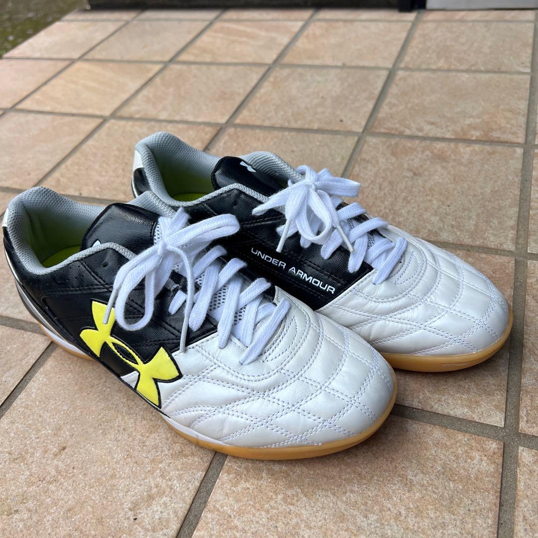 アンダーアーマーフリーリー白／黒