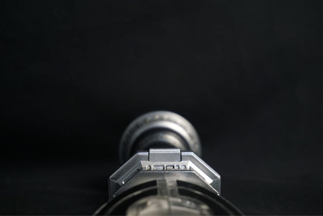 1点のみ　ブラックスパークレンス　プロップ造形　台座付き