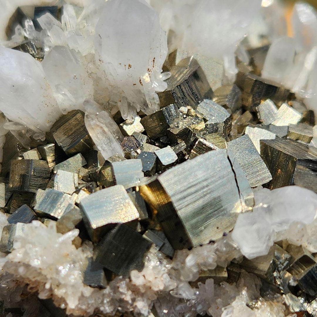 美品✨クォーツ＆パイライト 母岩付き クラスター(大)