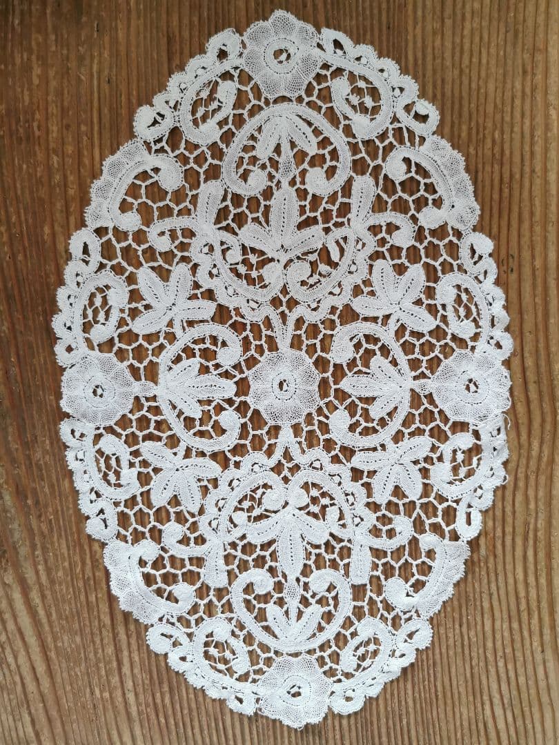 アンティークベルギー ブルージュ 草花紋様 ボビン編みリネンレースドイリー