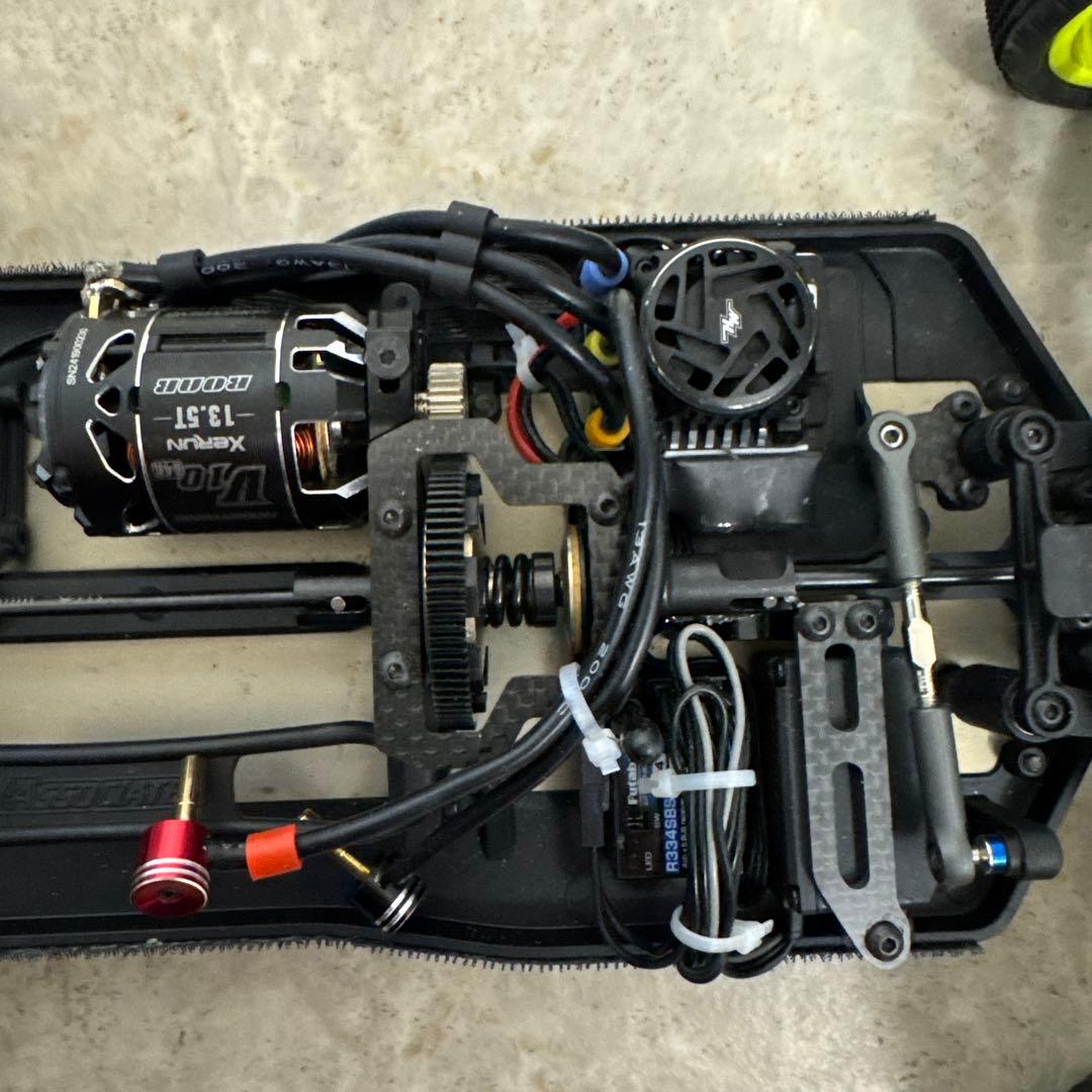 アソシエイテッド RC10 B74.2 CE (組立メカ搭載済み)