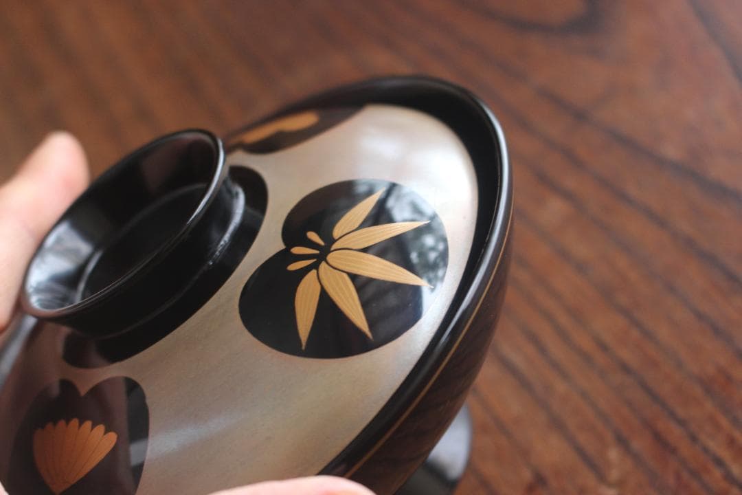 デッドストック！極上銀地に優美な四君子蒔絵の映えるお椀2点（検輪島塗蒔絵椀煮物椀