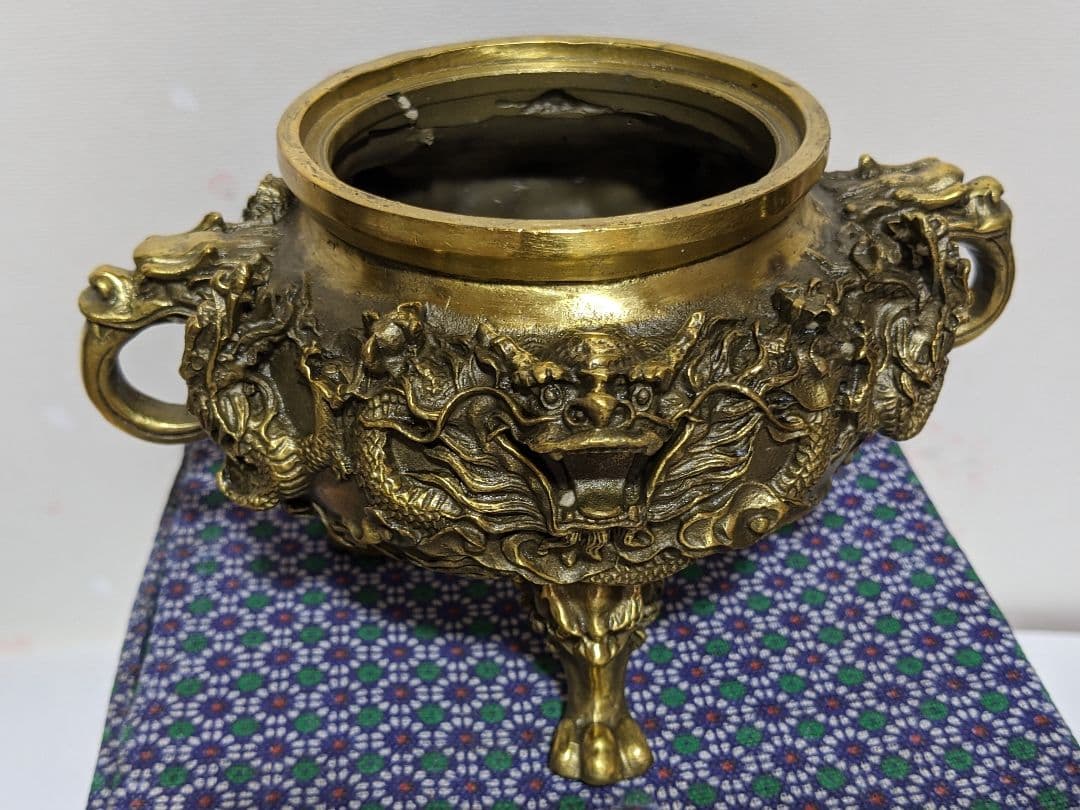 ♦中国 大明宣徳年製 蝋型細密 翡翠玉 龍文様 三足香炉 銅製 置物飾り 骨董品