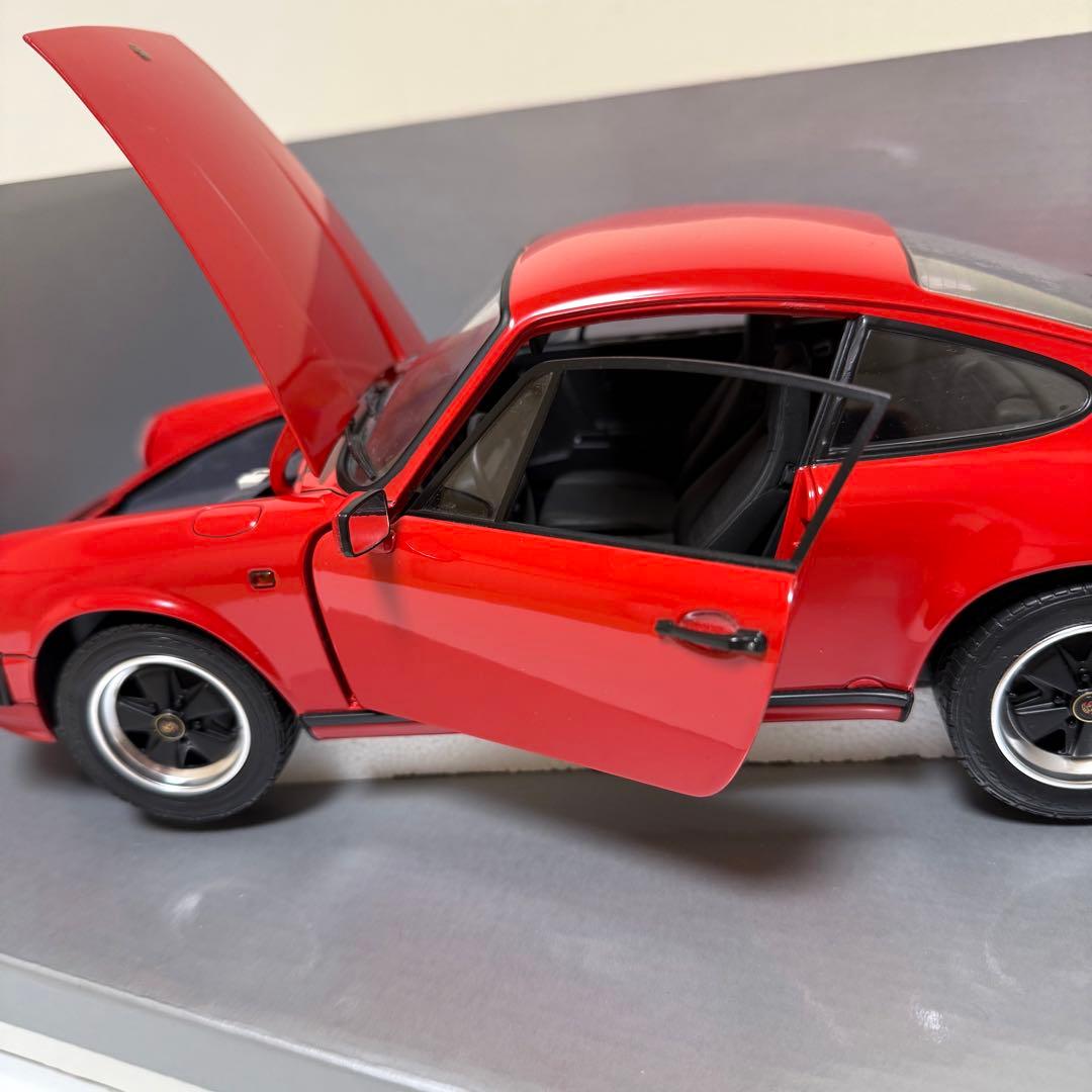 1/12 ポルシェ　911　カレラ　 3.2 クーペ　レッド　ドア開閉