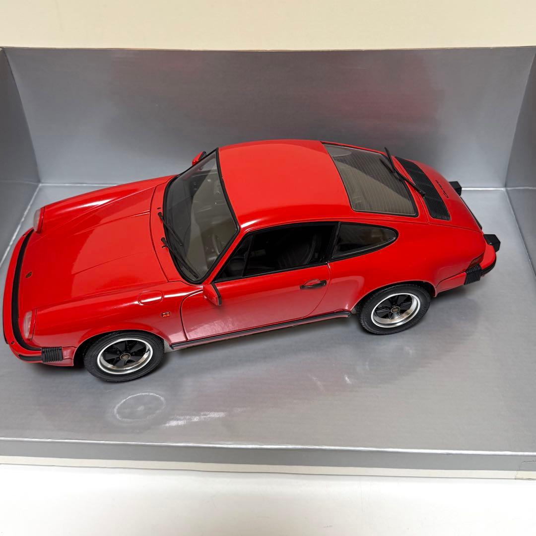 1/12 ポルシェ　911　カレラ　 3.2 クーペ　レッド　ドア開閉