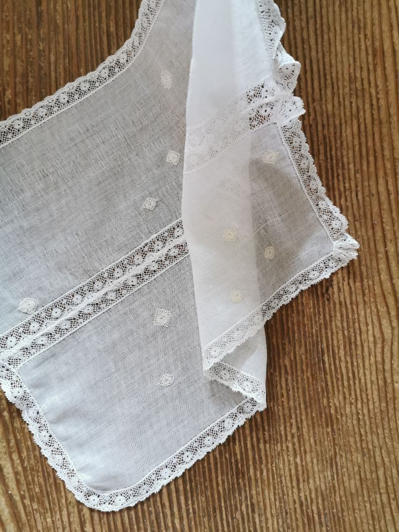 アンティーク ノルマンディーレースランナー ♢雪景色刺繍 ヴァレンシエンヌ装飾