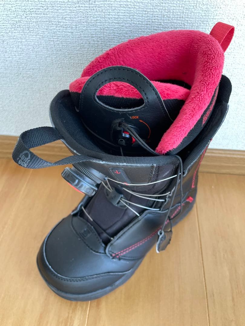 SALOMON 女性用スノーボードブーツ