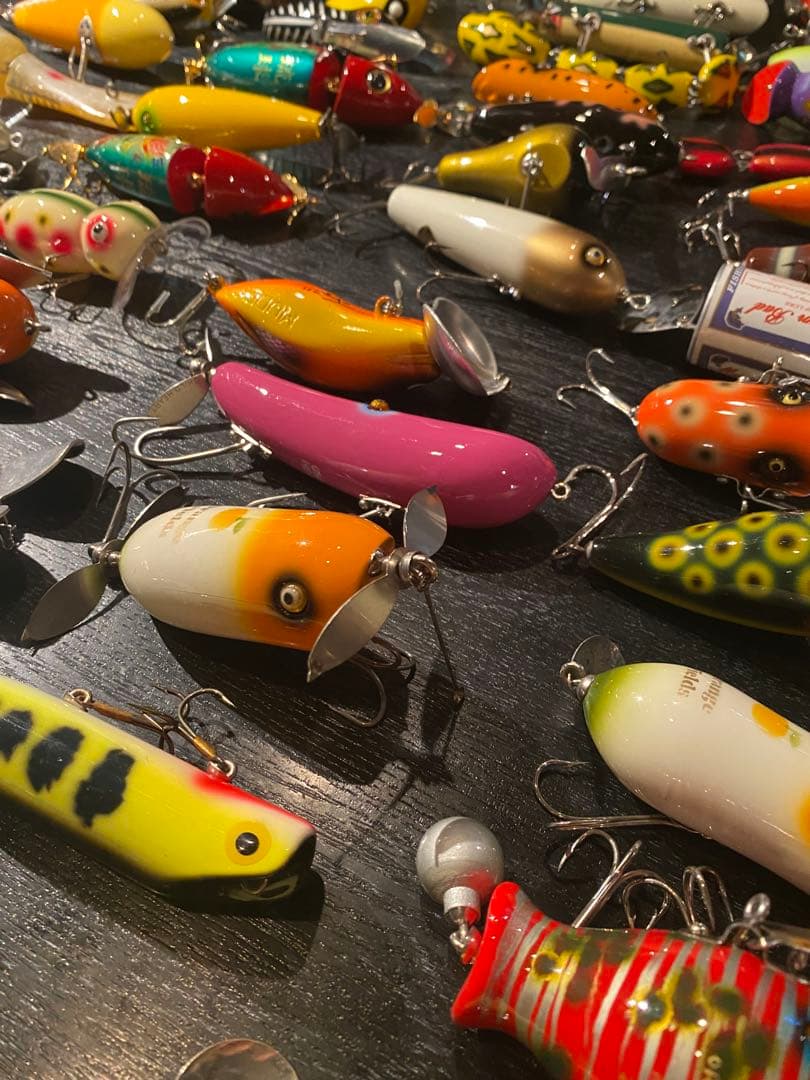 トップウォータールアーとタックルボックス