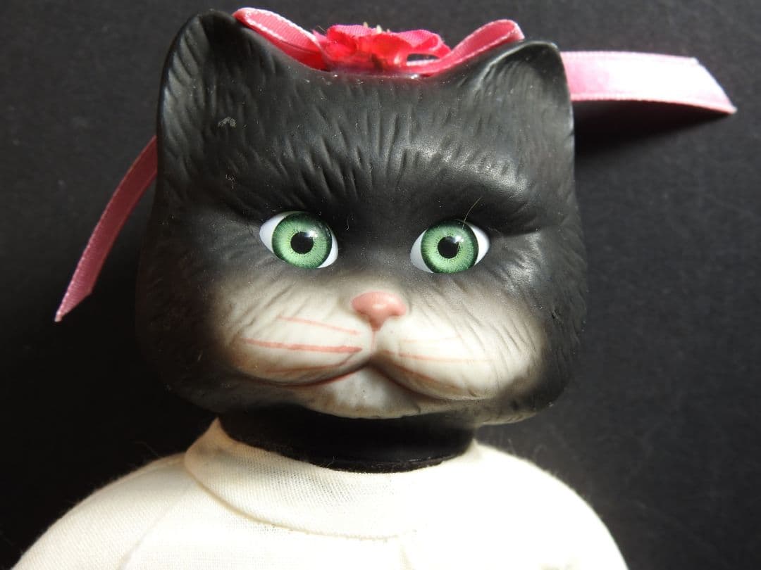 Goebel 　ゴーベル　ヴィンテージ　ポーセリン　猫　ドール　人形　置物