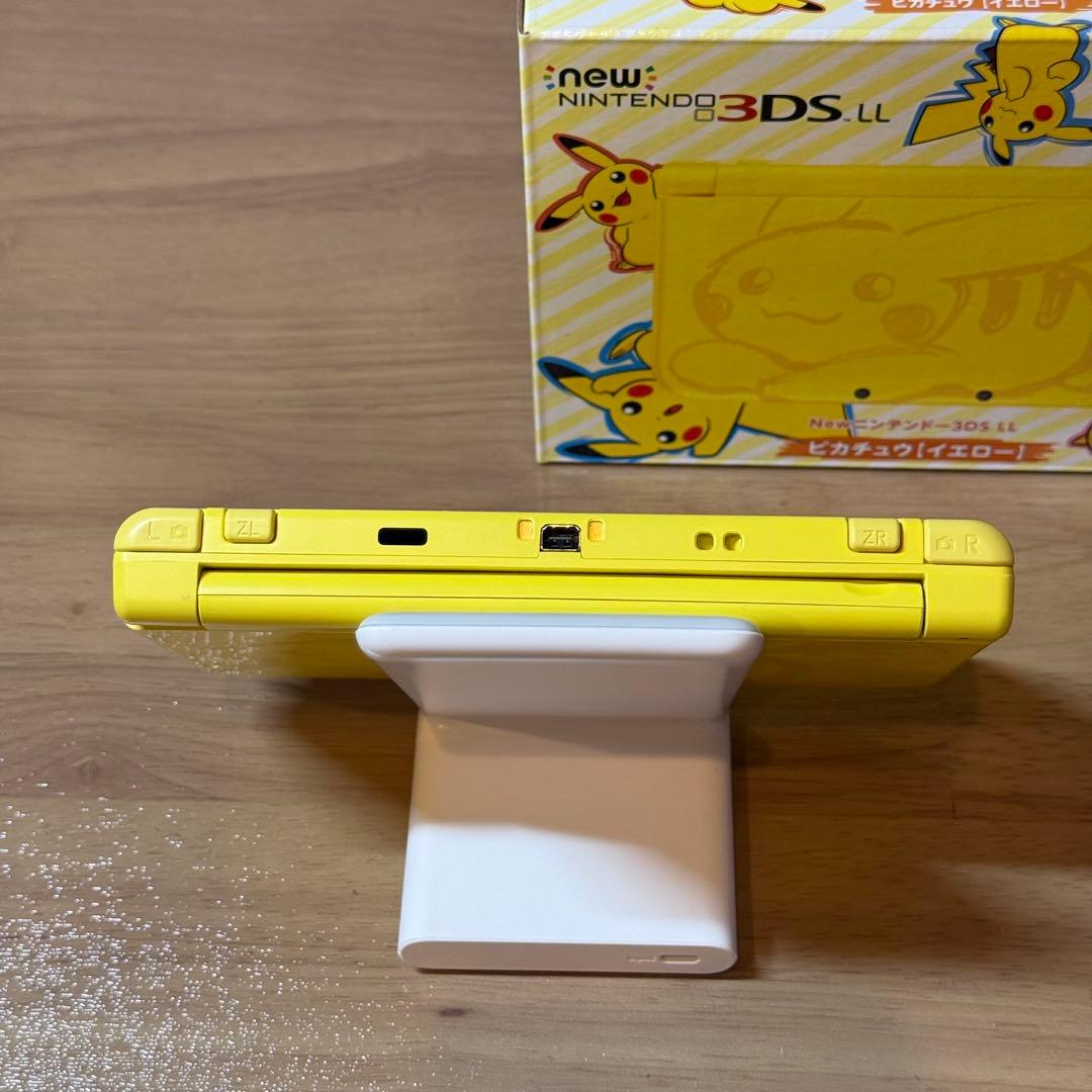6-203 Newニンテンドー3DS LL ピカチュウ【イエロー】箱付き 美品
