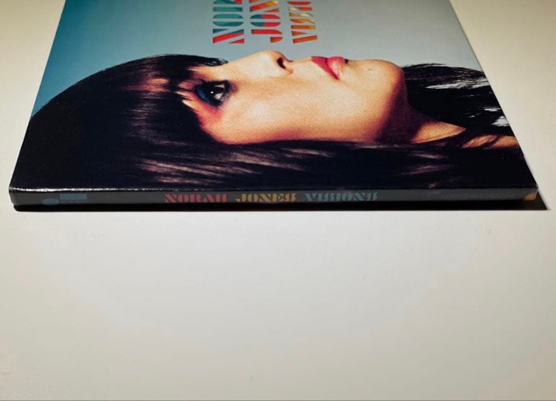 オフィシャル直筆サイン Norah Jones / Visions