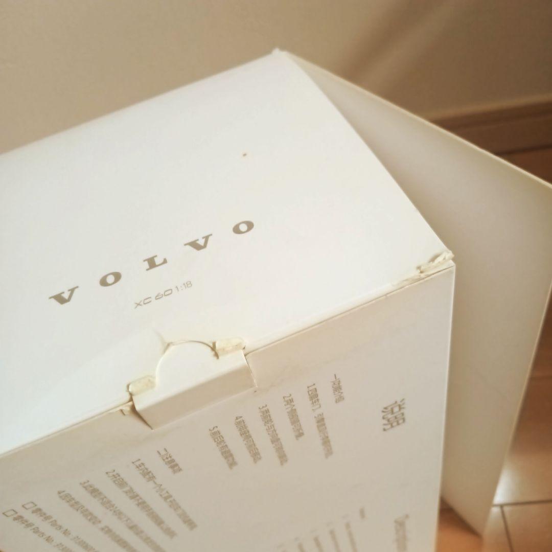 VOLVO XC60 ホワイト 1/18 スケール