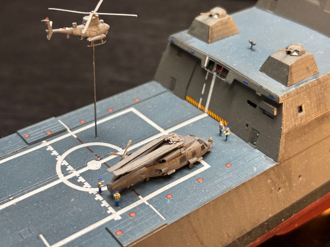 ステレス艦〝ズムウォルト〟＆ロシア原潜（1/350)