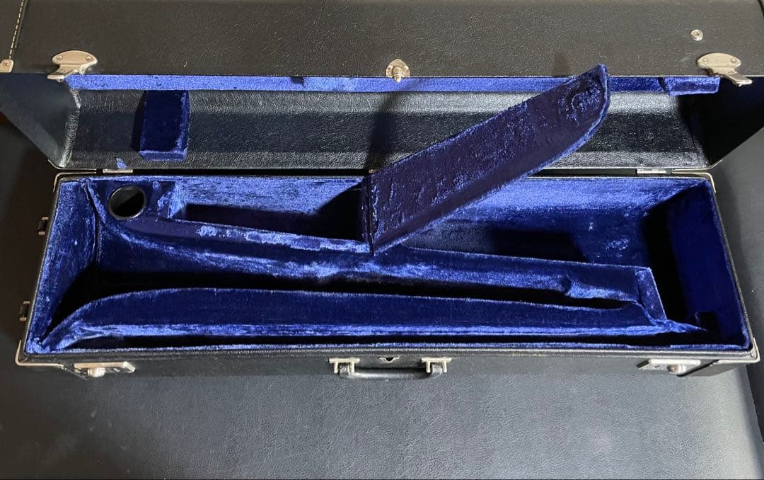 KING トロンボーンケース　ハードケース　黒　テナートロンボーン用