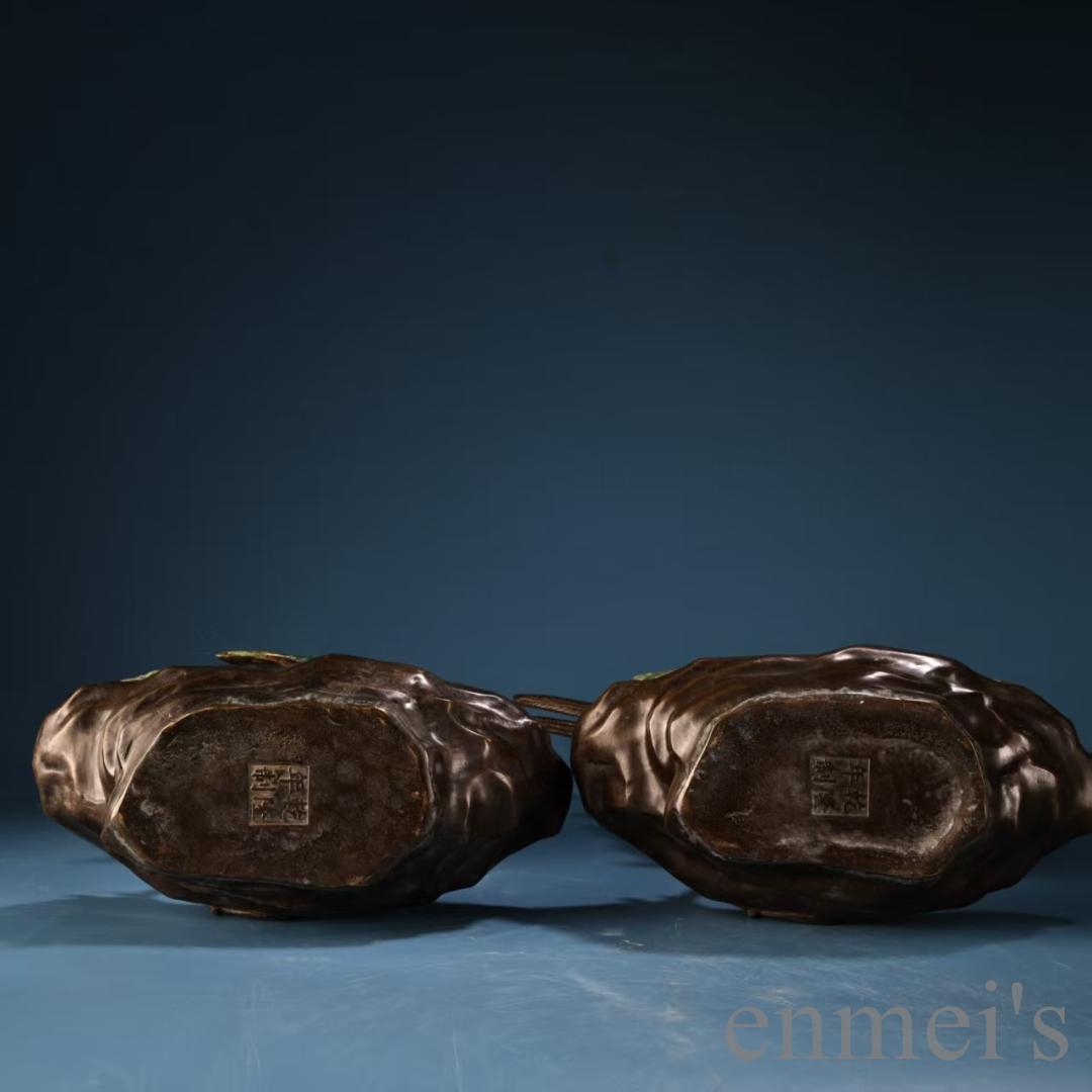 中国古美術 旧蔵 七宝焼き 琺瑯 景泰藍 公鶏一対 純銅 高浮彫鏨刻 細工 置物