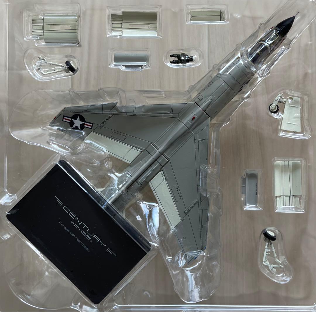 希少絶版新品　センチュリーウイングス/ 1/72 米海兵隊F-８E クルセイダー