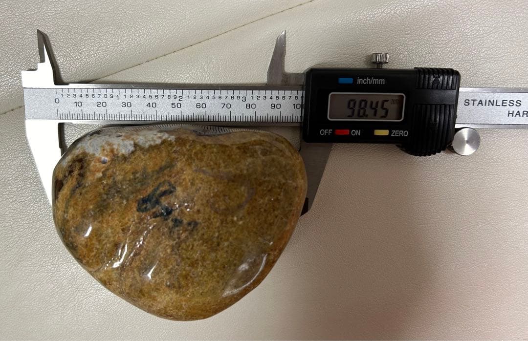 天然石　翡翠 原石 627g