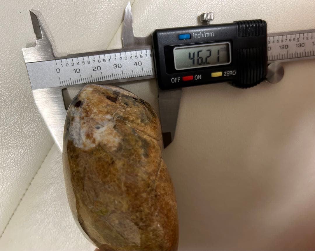 天然石　翡翠 原石 627g