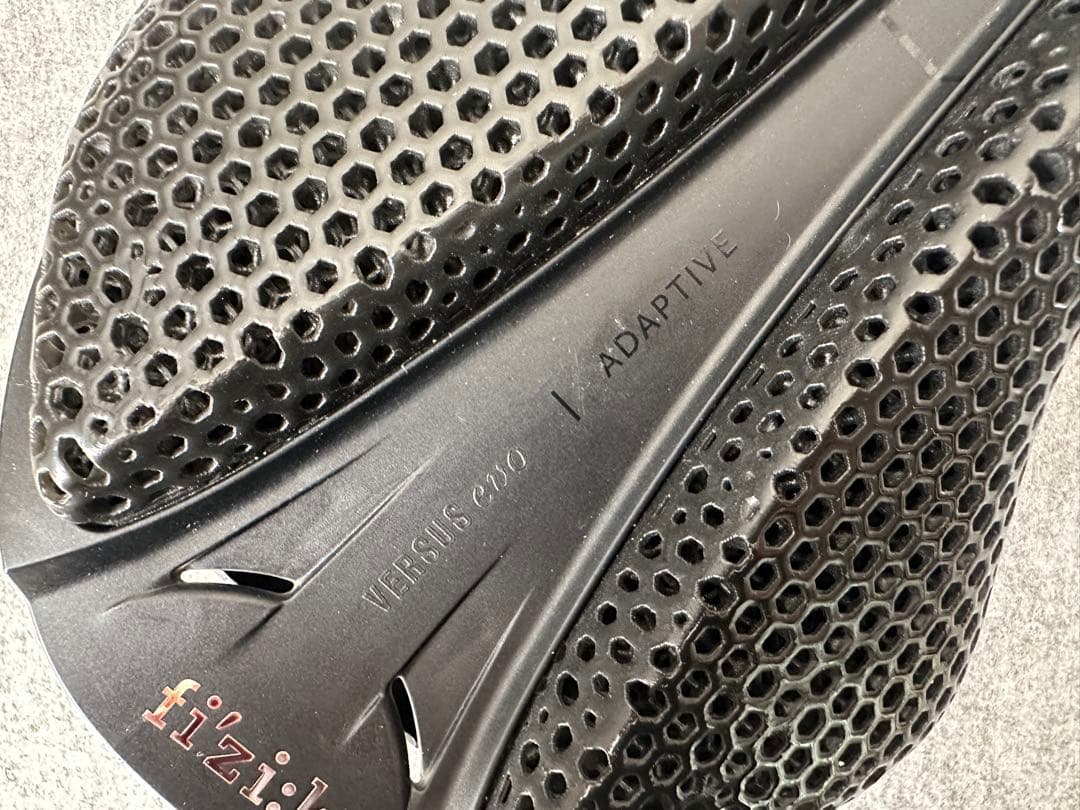 fizik フィジーク アンタレス VERSUS EVO R1 ADAPTIVE