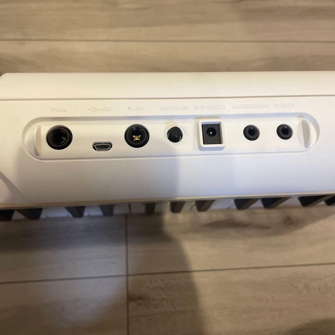 美品CASIO LK-325 ホワイトキーボード 61キー