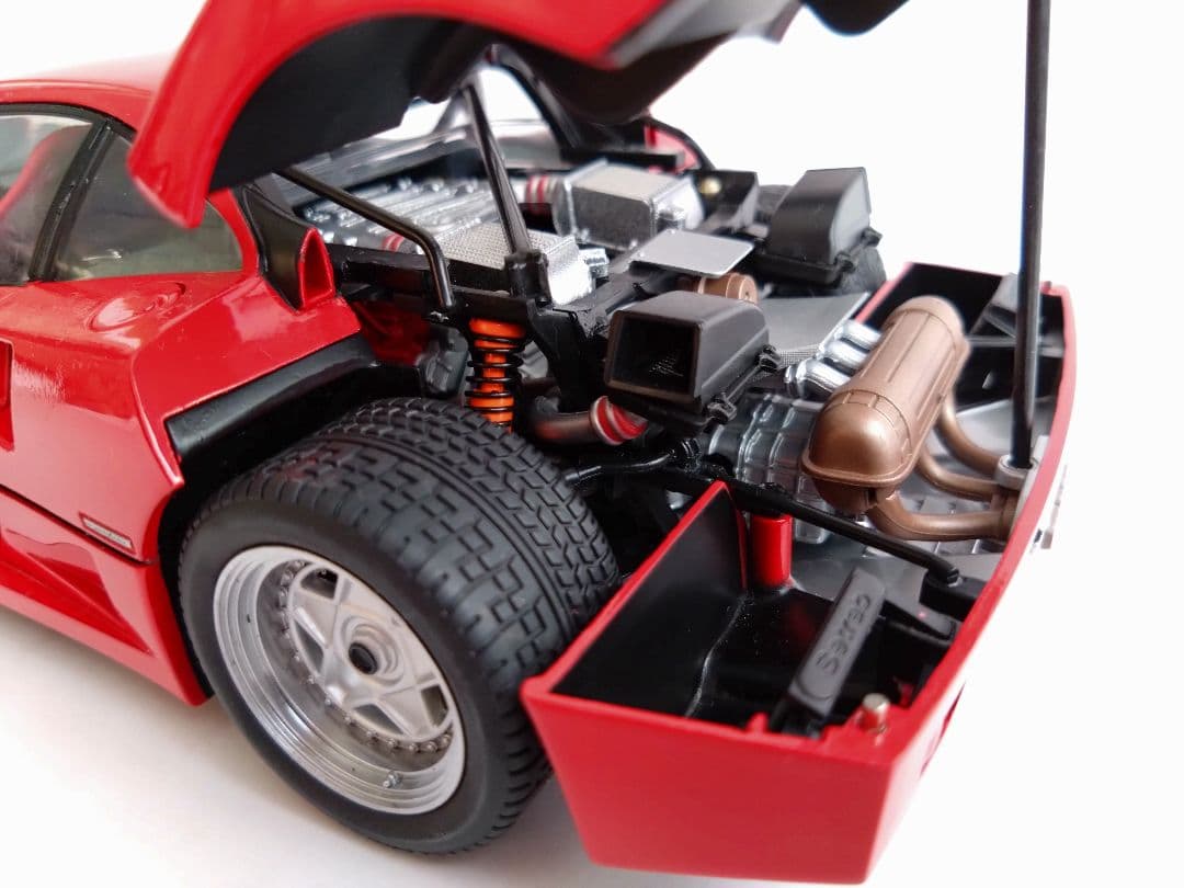 フェラーリ Ferrari F40 1/18