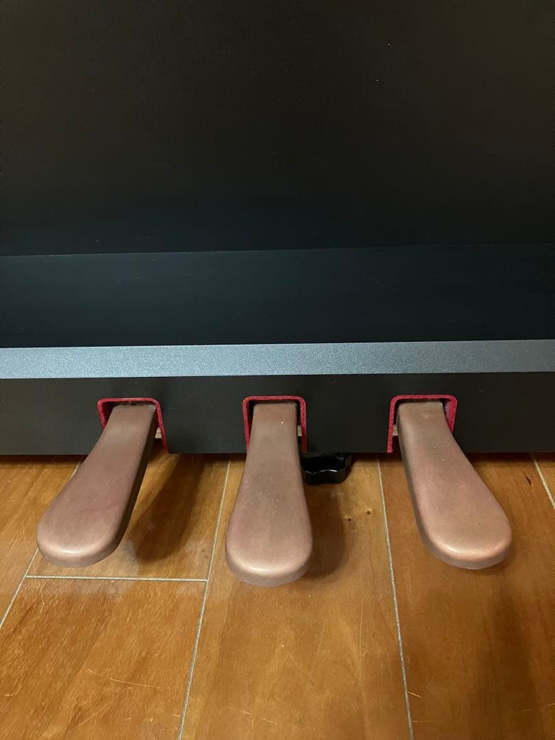 YAMAHA電子ピアノ 88鍵 黒色艶出し仕上げ　椅子付き　13年製