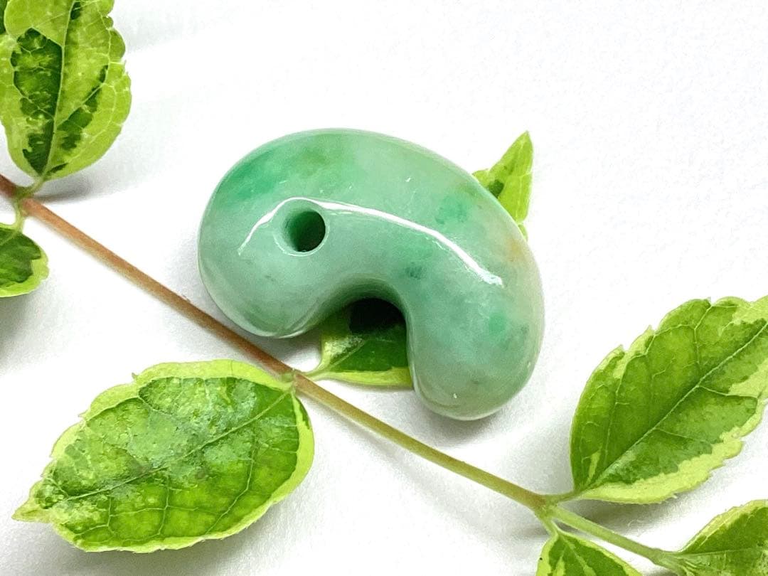 今回の原石大当たり極上*氷*糸魚川翡翠勾玉アイスジェイド幸運御守りソーティング付