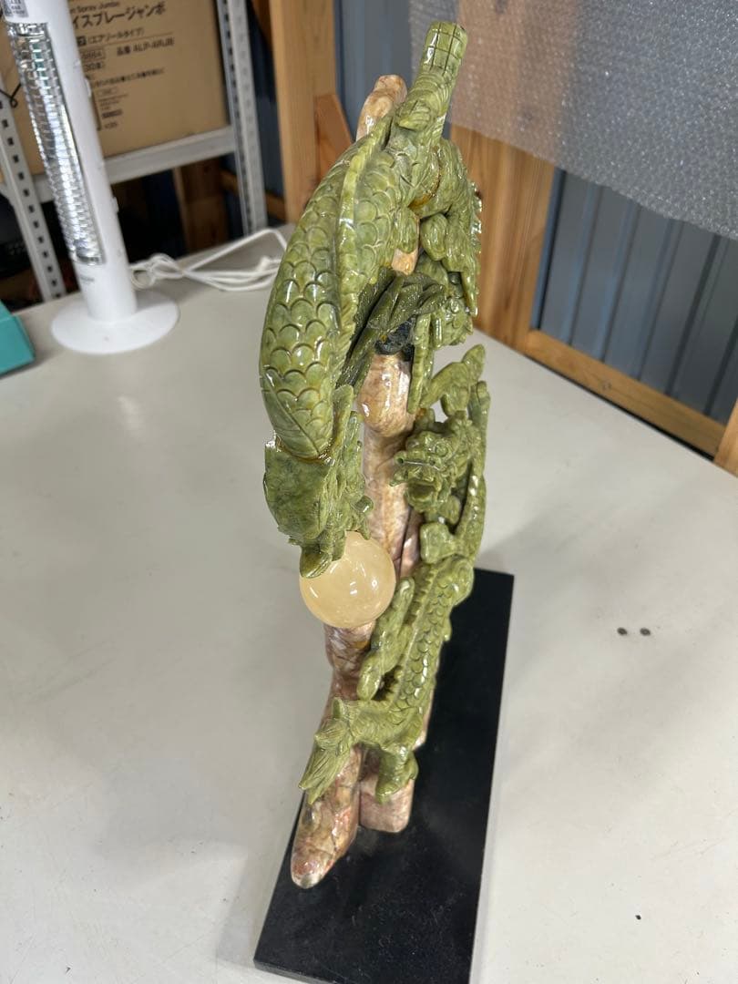 あ*し様 翡翠製ドラゴン彫刻置物