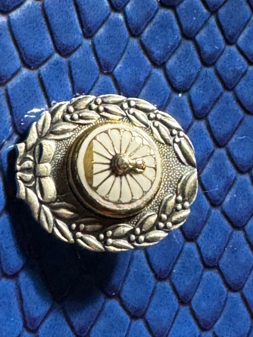 純銀刻印　菊　御紋　エマイユ　金と白　　特誂品　ビンテージピンバッジ