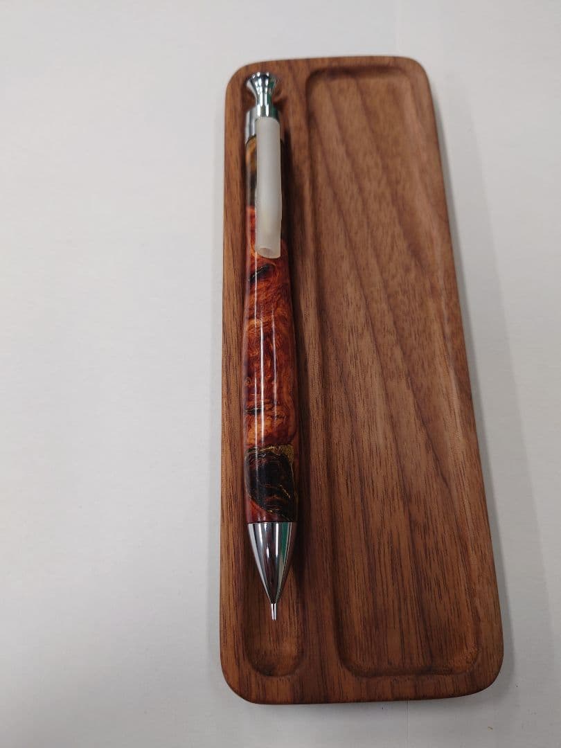 木軸ペン　花梨瘤紅白　うるし仕上げ　シャープ0.5 金継ぎ　某工房