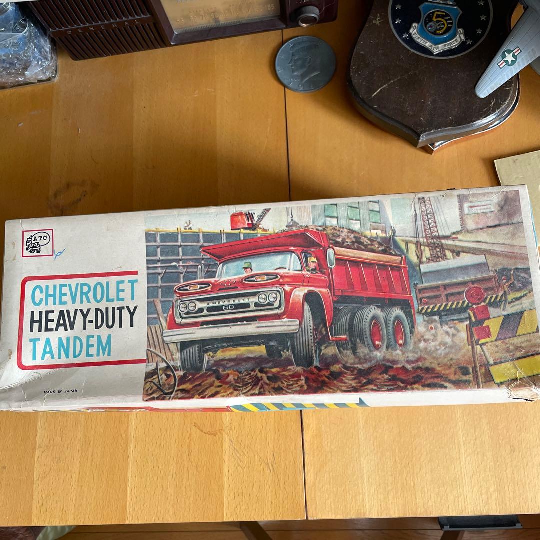 ブリキ　シボレー　ダンプカー　10輪車