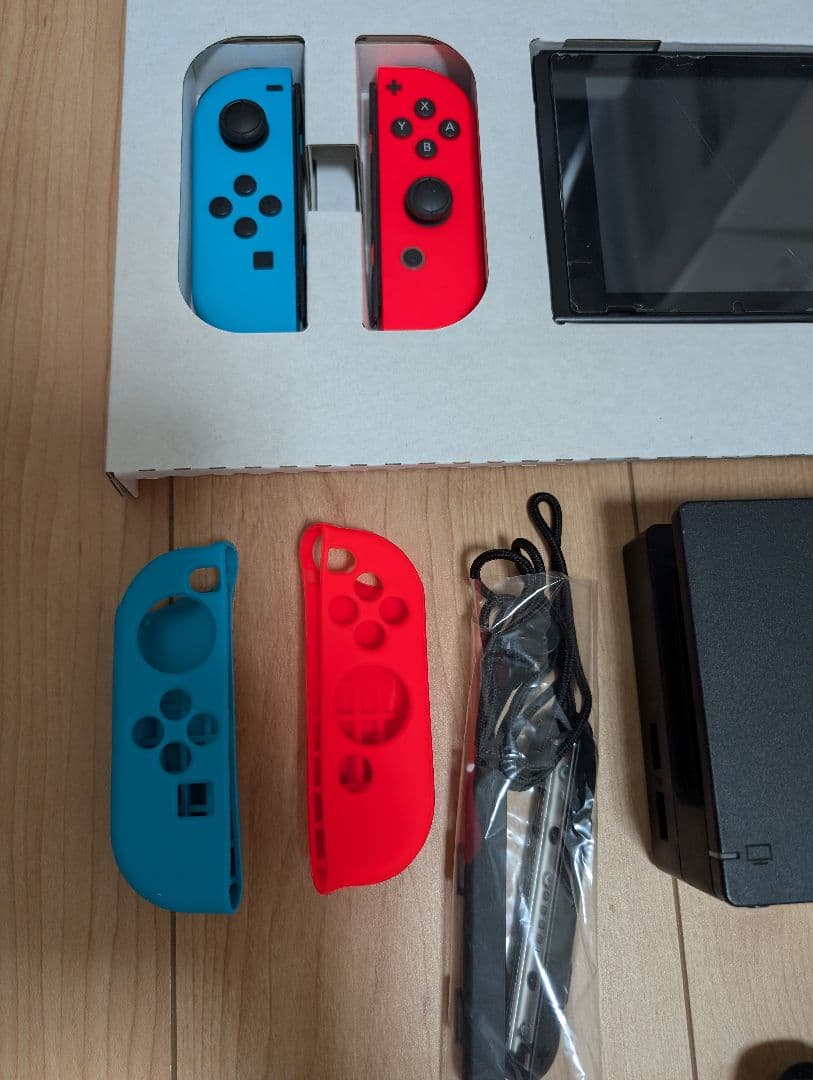 Nintendo Switch本体 +Joy-Con +ソフト2本