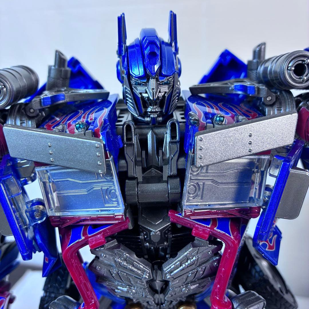 オプティマスプライム似、ネメシスプライム似の大型フィギュア