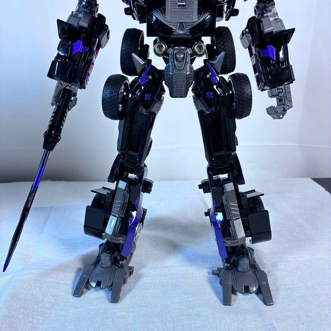 オプティマスプライム似、ネメシスプライム似の大型フィギュア